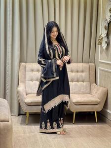 ชุดชาราร่าผ้าไหมสีดำสุดหรู ปักลายดิ้นทองหนักแน่น งานปักแบบดั้งเดิมของอินเดียและปากีสถาน เหมาะสำหรับงานแต่งงานและงานเลี้ยง - Product Image 4