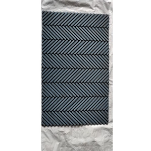 Tapis en caoutchouc pour salle de sport, atelier et usine – Solution de revêtement de sol durable, antidérapante et absorbant les chocs, en vente - Product Image 3