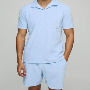 ชุดเสื้อยืดและกางเกงขาสั้นผู้ชายคุณภาพสูง ระบายอากาศได้ดี ดีไซน์ใหม่สำหรับฤดูร้อน ชุดสองชิ้นทรงเข้ารูป เหมาะสำหรับกิจกรรมกลางแจ้ง - Product Image 1