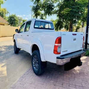 Toyota Hilux Usada, Excelente Eficiencia de Combustible, Sin Historial de Accidentes, Motor Potente, Interior Limpio, Precio Económico - Product Image 3