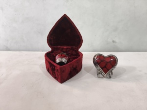 Red Fire Brass Engraved Heart <b>Keepsake</b> Pet Cremation Urn with Stand European Style Eco-Friendly Ashes <b>Memorial</b> - Product Image 3