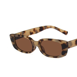 Lunettes de soleil minimalistes personnalisées de couleur gelée, lunettes de soleil carrées à monture fine et tendance - Product Image 6