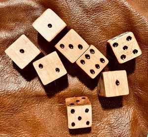 Dés en bois poli faits à la main, écologiques, de qualité supérieure, style classique et moderne, personnalisables, pour jeux de société en famille - Ludo - Product Image 6