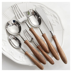 Ensemble de couverts en acier inoxydable avec manche en bois de noyer de qualité supérieure, ensemble de couverts design pour restaurants haut de gamme et cuisine à domicile - Product Image 4