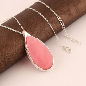 Collier Pendentif Goutte d'Eau Plaqué Argent 18 carats Style Unique avec Pierre Précieuse Sertie en Bezel, Tendance Minimaliste pour Mariage, Vente en Gros - Product Image 5