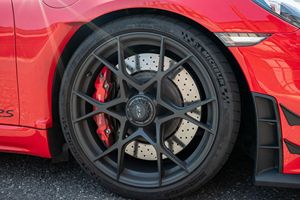 Voiture d'occasion de qualité supérieure, Porsche 718 Cayman GT4 RS MR Coupé 2023, prête à être expédiée dans le monde entier - Product Image 2