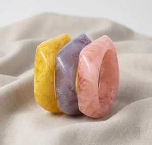 Bracelets en résine écologiques, ronds, noirs et marron, thème ange, pour Noël et le Nouvel An, objets de collection artistiques à exposer - Product Image 2