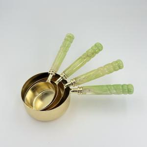 Tasses à mesurer en acier inoxydable au design classique avec poignée en résine, tasses à mesurer de haute qualité en or PVD à prix raisonnable - Product Image 1