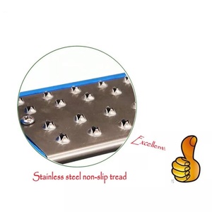 Estribos de aluminio azules con tacos metálicos y almohadilla de goma para equitación. Estribos duraderos para montar a caballo. - Product Image 3
