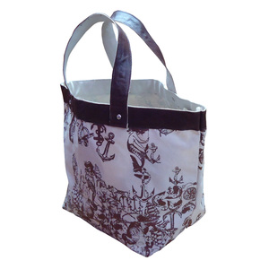 Bolsa de Lona a Rayas Exclusiva con Ribete de Cuero Genuino y Asa de Algodón, Estampado Monocromático, Reutilizable para Regalos - Product Image 2