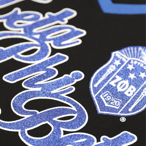 Camiseta negra con cuello en V Zeta Phi Beta, camiseta informal con escritura griega ZPB para mujer, camiseta informal con mangas raglán, ropa ligera para el día a día - Product Image 2