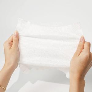 Lingettes démaquillantes en tissu non tissé : Douces pour les peaux sensibles, éliminent efficacement le maquillage et les résidus, parfaites pour les soins personnels quotidiens - Product Image 4