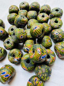 ลูกปัดแก้วงานฝีมือแอฟริกันขายส่ง |   ลูกปัดทรงกระบอกลายทำมือ |   ลูกปัดแก้วหลากสีสันสไตล์ชนเผ่าสำหรับทำเครื่องประดับ - Product Image 3