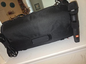 PartyBox On-The-Go Essential - ลำโพงพกพาสำหรับงานปาร์ตี้ พร้อมไฟในตัวและไมโครโฟนไร้สาย เล่นได้นาน 6 ชั่วโมง - Product Image 4