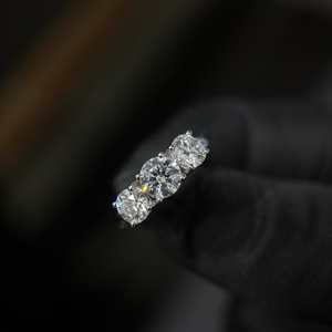 Anillo de Diamantes Redondos Cultivados en Laboratorio, Tres Piedras, 1.50 Ct en el Centro con 0.65 Ct en Cada Lado, Oro de 14K, Certificado IGI, Anillo de Compromiso/Boda - Product Image 1