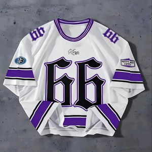 Camiseta de poliéster tejido con estampado digital de icono de coche de carreras, estilo casual urbano, transpirable, ecológica y antipilling. - Product Image 1