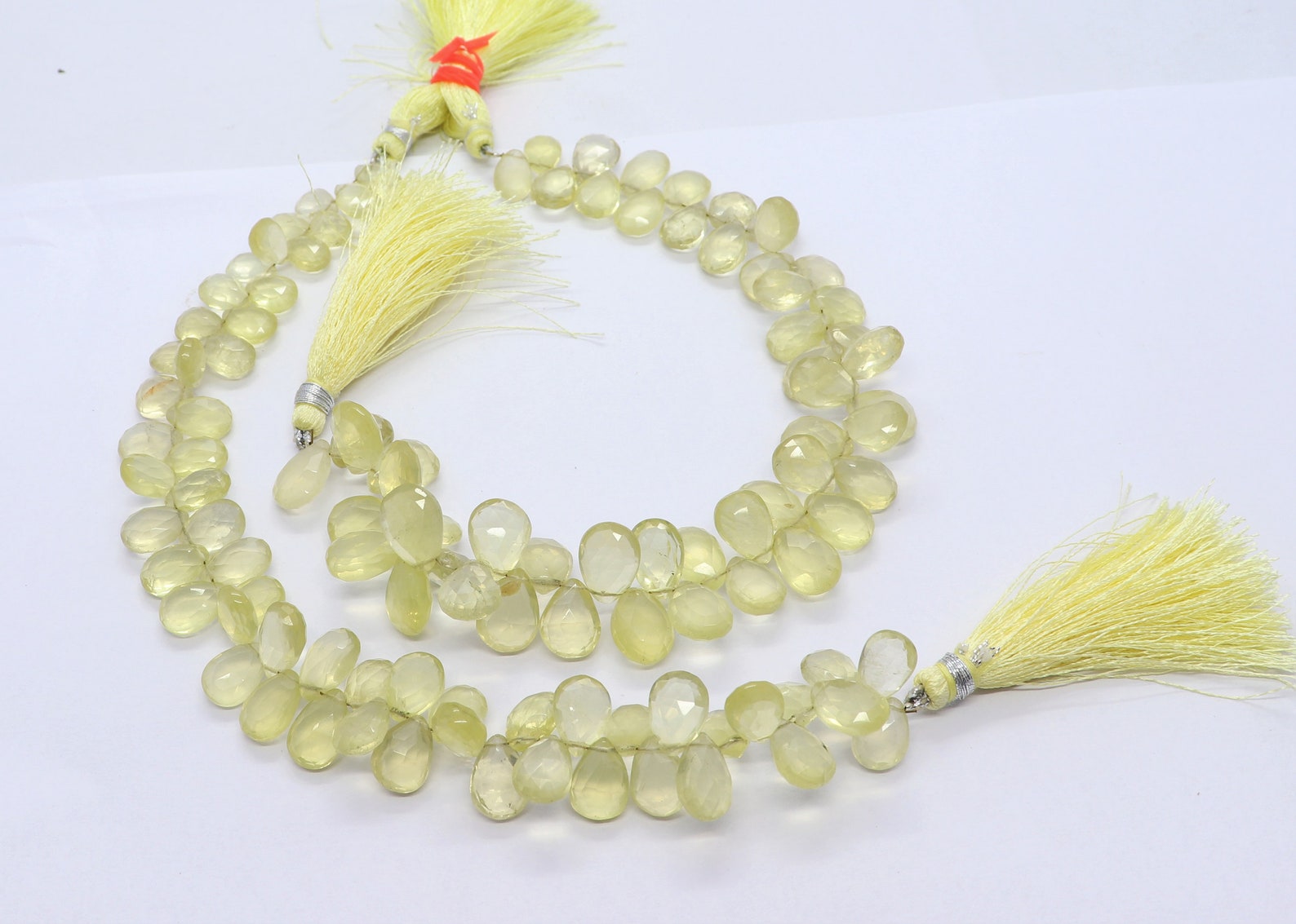 สีเหลือง