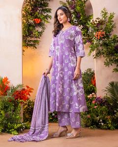 Tissu imprimé en pur coton de créateur haut de gamme avec délicats travaux manuels et broderies – Un mélange de confort et de savoir-faire. - Product Image 6