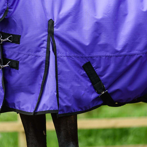 Couverture imperméable pour cheval à col montant, avec 3 sangles de fixation, double fermeture frontale, grande rabat de queue, en polyester Ripstop 600D - Product Image 2