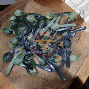 Cuchara para servir ensalada de cuerno de buey auténtico, diseño nuevo, hecha a mano, utensilio de cocina premium a precio económico. - Product Image 2