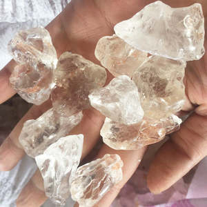 หินคริสตัลสีขาวธรรมชาติ ขนาด 2-4 ซม. 100 กรัม ยี่ห้อแอ็บบอต ของตกแต่งบ้าน ธีมความรัก - Product Image 3