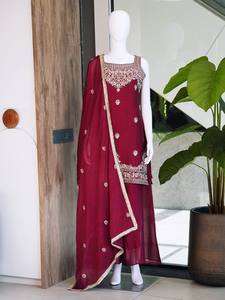 Ensemble Kurti Palazzo brodé Premium Rangoli Crush avec Dupatta à sequins épais |   Vêtements ethniques de créateurs pour femmes - Product Image 4