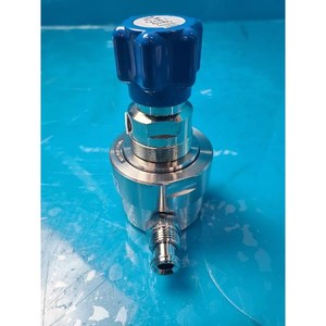 Vanne pneumatique haute pureté Parker SQ140E502PFS8MM 45800051PA, utilisée comme pièce détachée pour équipement semi-conducteur Legacy - Product Image 2