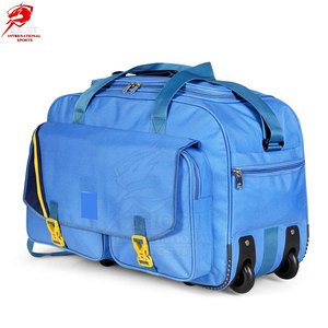 Sac de sport haute performance pour la gym, offrant un rangement durable et un design pratique pour l'entraînement, en vente - Product Image 6