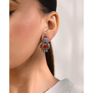 Pendientes de Botón Finos Meera Jaipur, Diseño Elegante en Plata para Mujer - Product Image 1