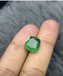 Pierre précieuse en émeraude verte naturelle de haute qualité, grande taille, forme coussin, provenant de Zambie, pour la fabrication de bijoux - Product Image 1
