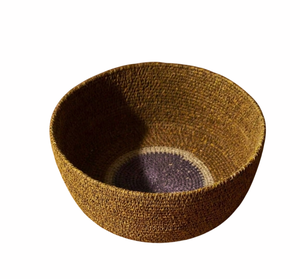 Cuenco Redondo Hecho a Mano de Mimbre Bohemio con Detalles Morados para Servir, Decorativo para Mesa de Comedor y Almacenamiento - Product Image 1