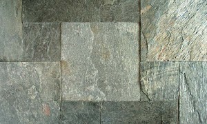 Ardoise naturelle argentée brillante avec bords sciés pour revêtements muraux et applications décoratives intérieures - Product Image 1