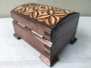 Coffret de rangement en bois décoratif à bas prix pour petits accessoires, objets précieux et trésors personnels - Product Image 2