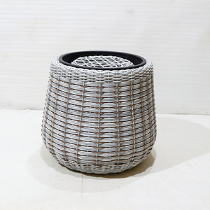 Pot de fleurs moderne en rotin PE tressé bleu clair, design circulaire, pour plantes d'intérieur, style minimaliste, revêtement PE, utilisation sur bureau - Product Image 5