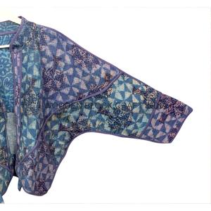 Veste Kantha en coton faite main style bohème, design matelassé, écologique, séchage rapide, respirante, prête pour l'hiver, taille unique disponible, haute qualité - Product Image 5