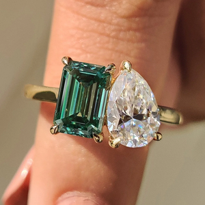 Anillo de Compromiso Moderno con Diamante Cultivado en Laboratorio de Corte Esmeralda y Pera de 3.12 CT, Claridad VVS, Diseño Toi Et Moi, Oro Sólido de 14K, Joyería para Mujer - Product Image 1