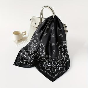 Pañuelos y bandanas cuadrados de seda satinada con estampado floral personalizados para mujer - Alta calidad para uso en exteriores en todas las estaciones - Product Image 4