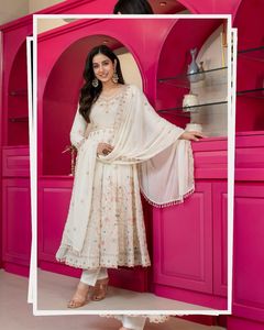 Nouvelle robe Anarkali de créateur avec broderie et travail de sequins, robe Anarkali prête à porter pour les occasions spéciales - Product Image 1