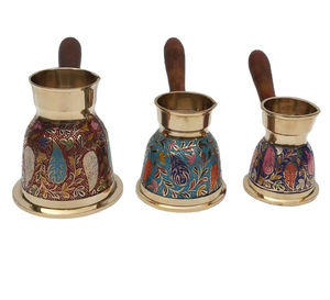 Tetera de aluminio y cobre martillada con mango de madera, que representa la tradición, para té y café. - Product Image 2