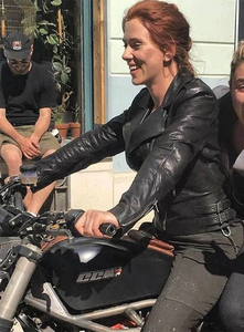 Chaqueta de Motociclista de Cuero Genuino para Mujer, Inspirada en Celebridades, Chaqueta de Moda para Motociclistas - Product Image 5