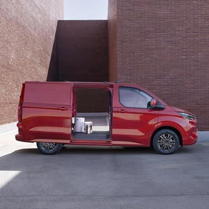 Vente spéciale : Ford Transit Trail Logistics Van, moteur puissant, capacité de charge élevée, structure de carrosserie durable et transport efficace. - Product Image 1