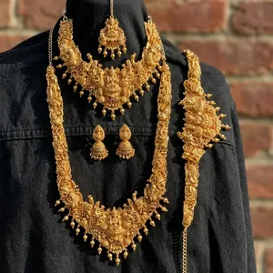 เครื่องประดับพระวิหารชุดสร้อยคอ lakshmi ชุบทองพร้อมต่างหูสำหรับผู้หญิง-เหรียญเทพธิดาโบราณออกแบบงานแต่งงานและงานเลี้ยง - Product Image 1