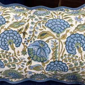 Coussin décoratif RIDHI fait main en coton imprimé à la main, motif floral, écologique, amovible, lavable, personnalisable, fermeture éclair - Product Image 2