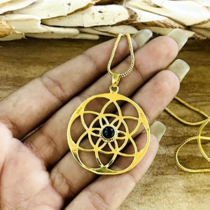 Collier en laiton plaqué or 18 carats pour femme, design unique, pendentif floral bohème, géométrie sacrée, mandala, vente en gros OEM ODM - Product Image 3
