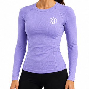 Camiseta de Compresión Deportiva para Mujer con Tela Resistente al Sudor, Ajuste Atlético que Abraza el Cuerpo y Rendimiento Elástico - Product Image 1