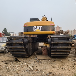 รถขุดสะเทินน้ำสะเทินบก รุ่น 320C มือสอง ราคาถูก 20 ตัน CATT 320C รถขุดสะเทินน้ำสะเทินบก ปรับแต่งได้ พร้อมทุ่นลอยน้ำแบบยืดหดได้ - Product Image 3