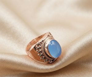 Anillo de Plata de Ley 925 con Calcedonia Azul, Anillo de Cóctel Ancho Hecho a Mano por Artesanos Vintage, Chapado en Oro Rosa, Regalo - Product Image 5