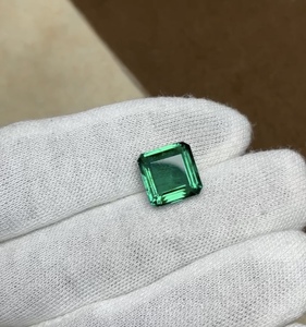 พลอยมรกตธรรมชาติทรงสี่เหลี่ยม สีเขียวสดใส น้ำหนัก 1.70 กะรัต จาก GEMS INTERNATIONAL สำหรับทำเครื่องประดับชั้นดี - Product Image 2