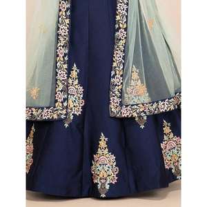 Lehenga Choli en soie bleu marine brodé, avec dupatta, taille XS - Product Image 1