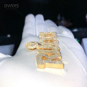 Colgante Hip Hop Personalizado con Inicial de Nombre en Moissanita VVS, Plata de Ley 925 Chapada en Oro, Certificado de Lujo - Product Image 2